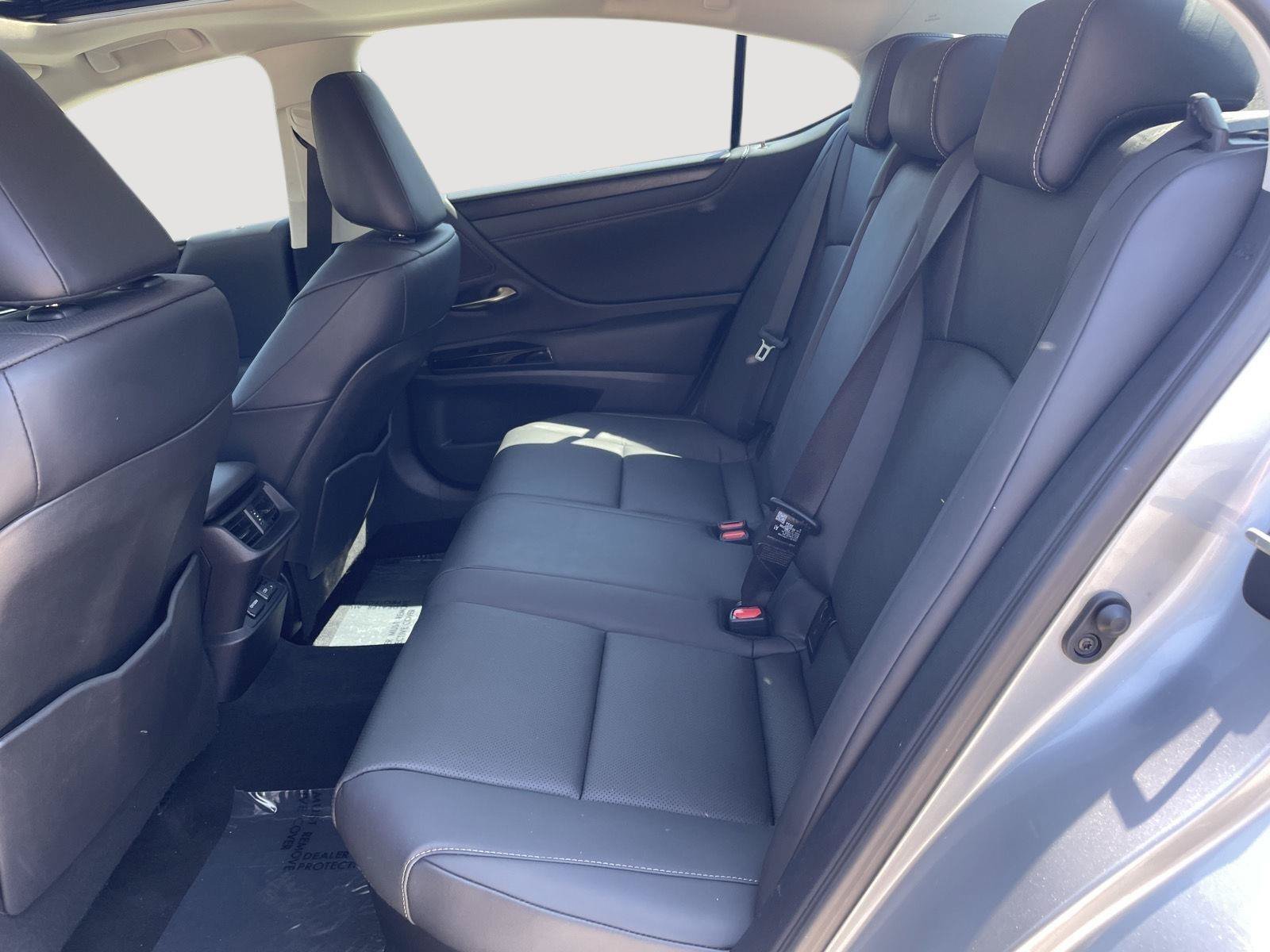 Used 2025 Lexus ES 300h w/ Premium Package FWD image 25