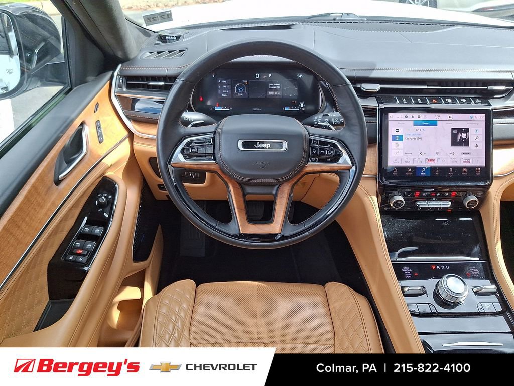 Used 2023 Jeep Grand Cherokee L Summit AWD/4WD image 16