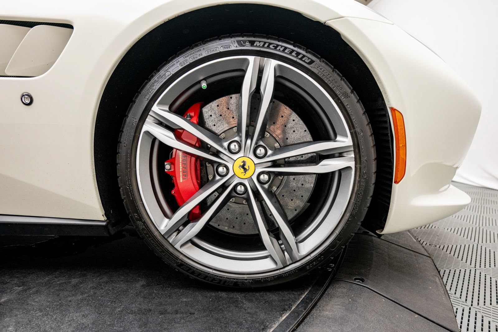 Used 2019 Ferrari GTC4Lusso AWD/4WD image 45