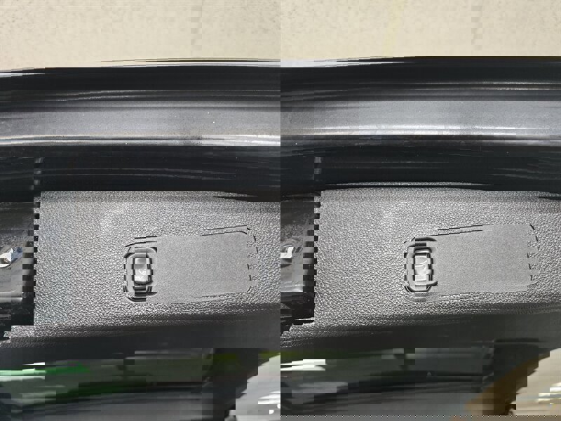 Used 2013 GMC Yukon XL Denali image 36