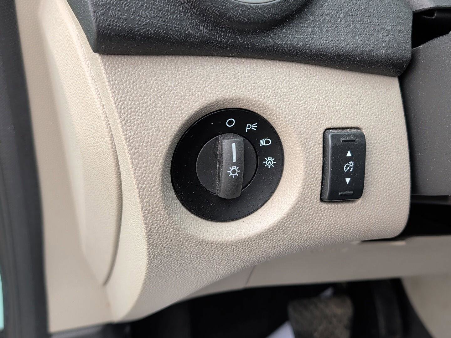 Used 2017 Ford Fiesta SE image 14