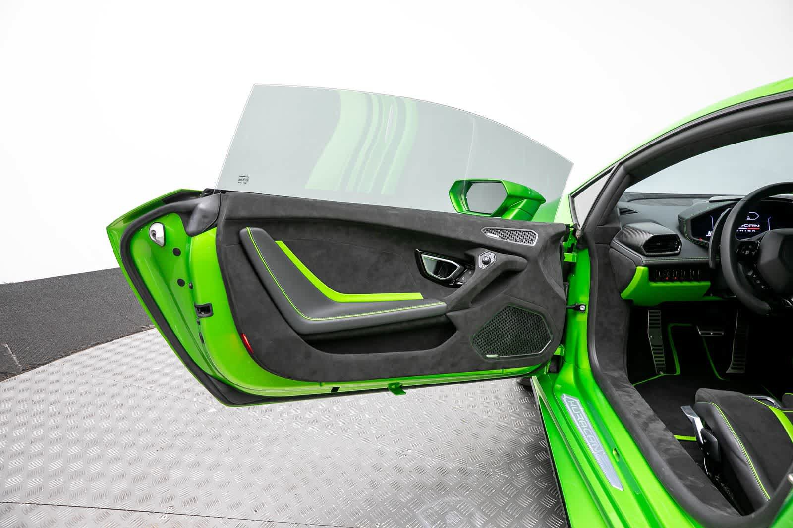 Used 2024 Lamborghini Huracan Tecnica RWD image 21