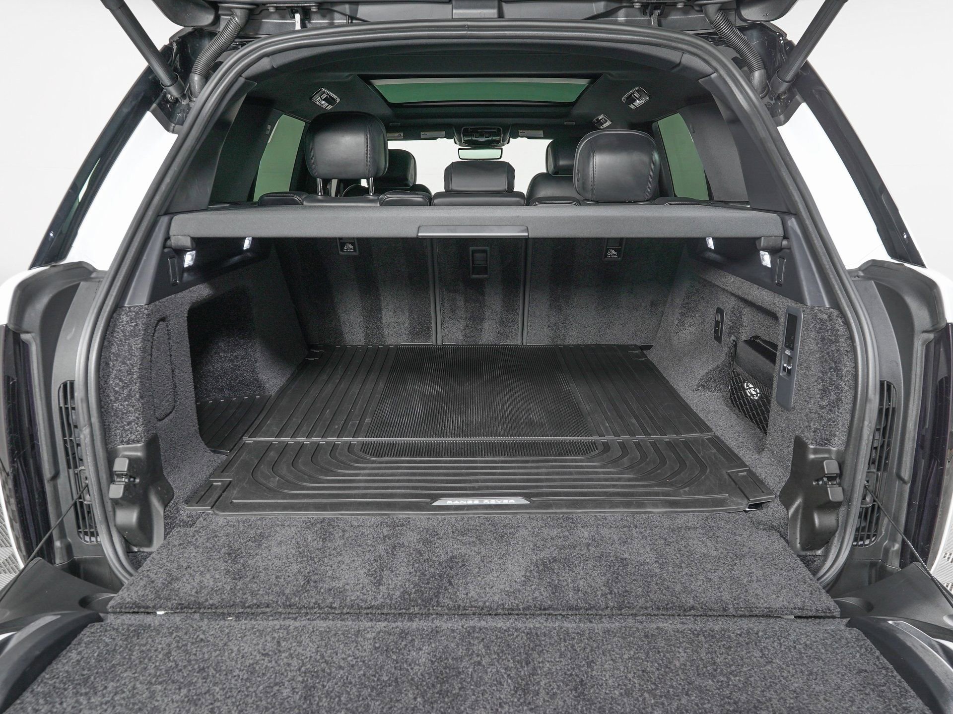 Used 2025 Land Rover Range Rover SE image 11