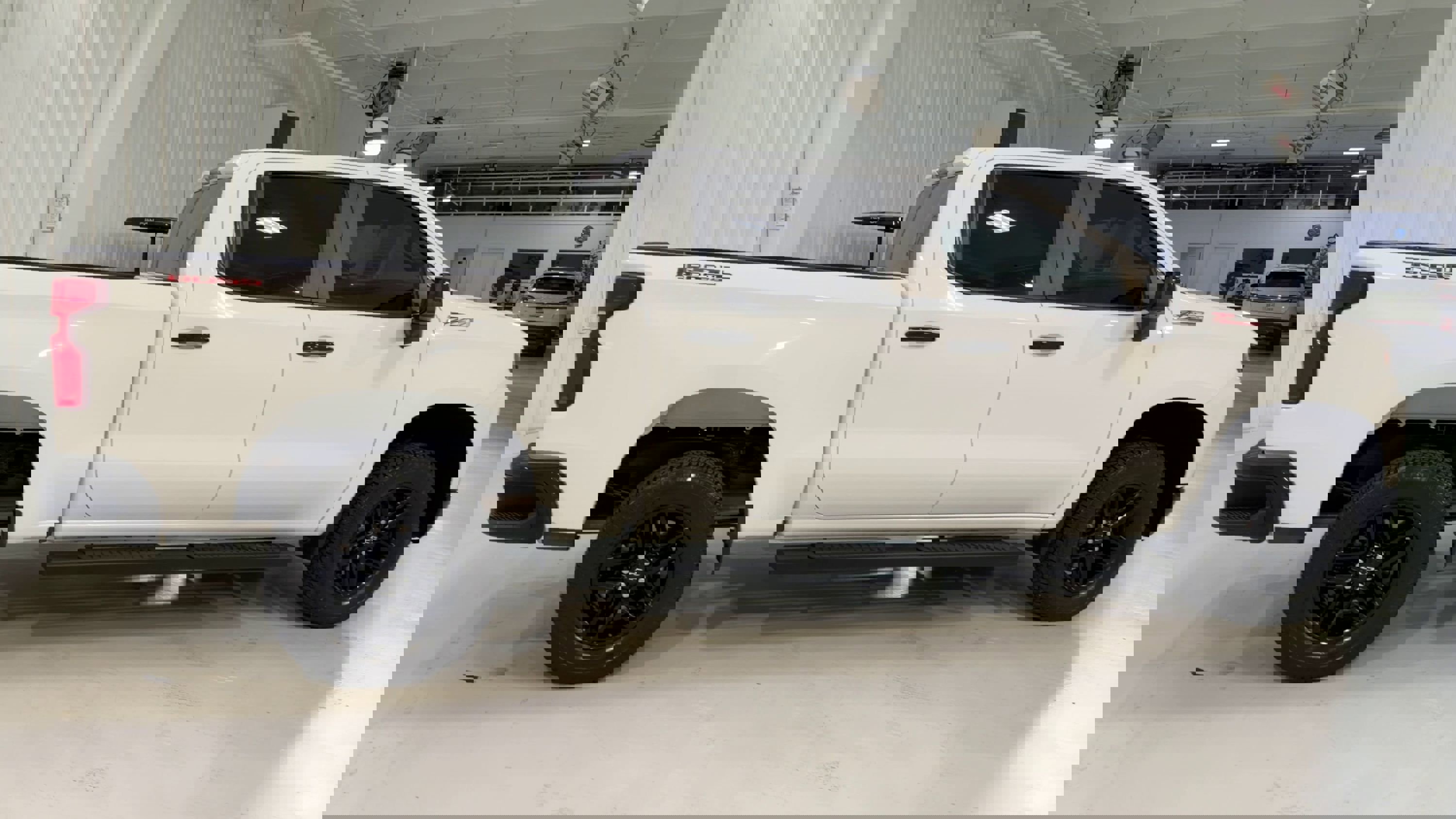 Used 2020 Chevrolet Silverado 1500 LT Trail Boss AWD/4WD image 2