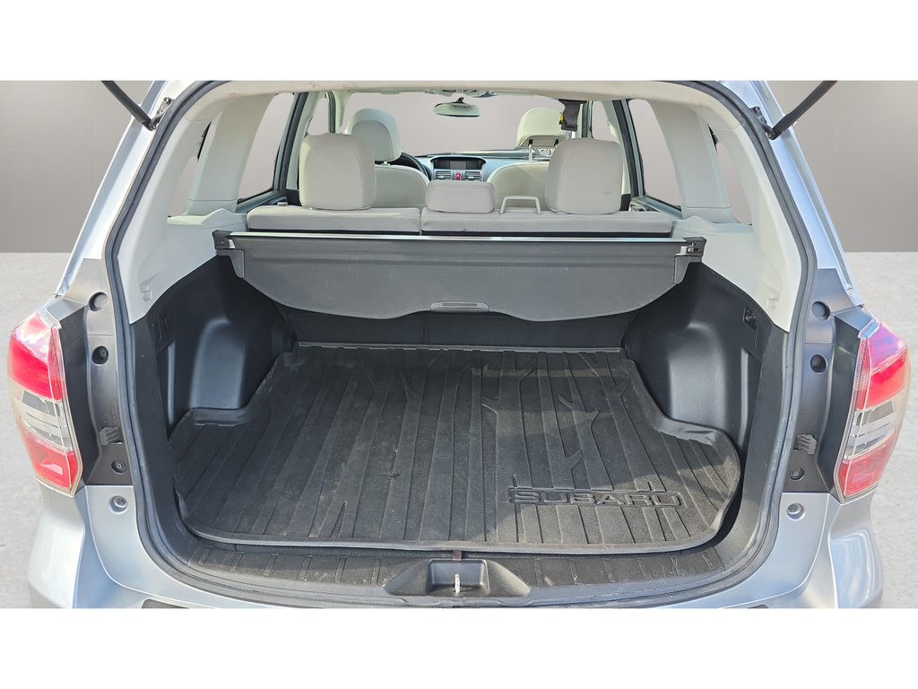 Used 2015 Subaru Forester 2.5i Premium w/ All-Weather Package AWD/4WD image 9