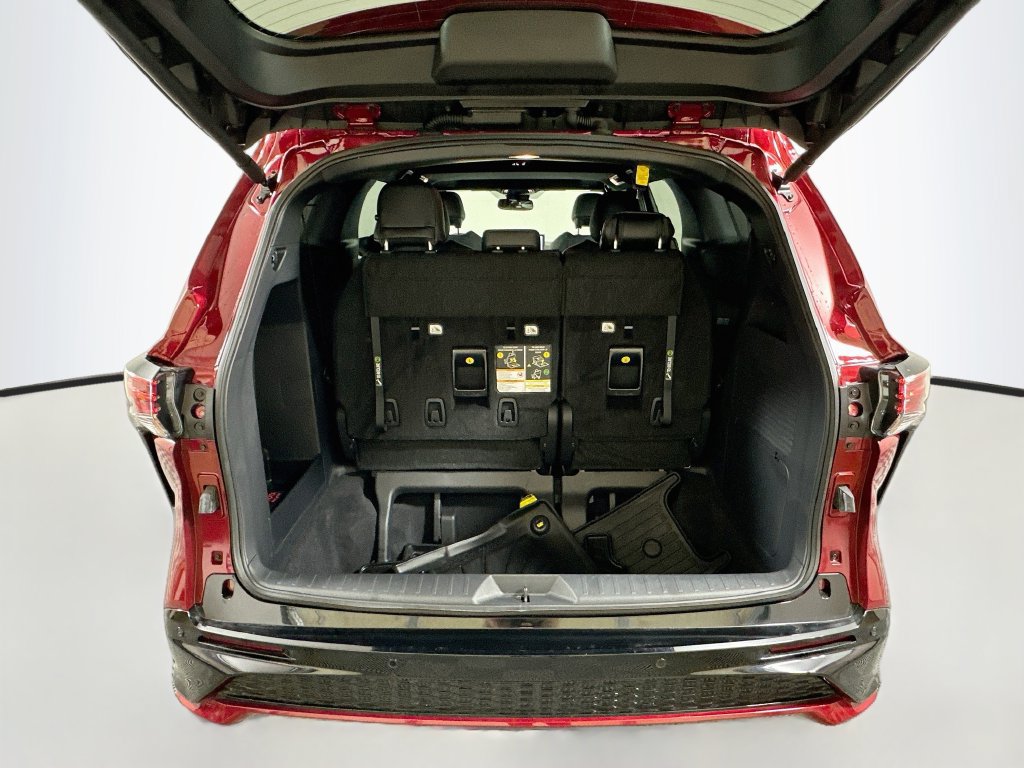Certified 2026 Toyota Sienna XSE FWD image 27