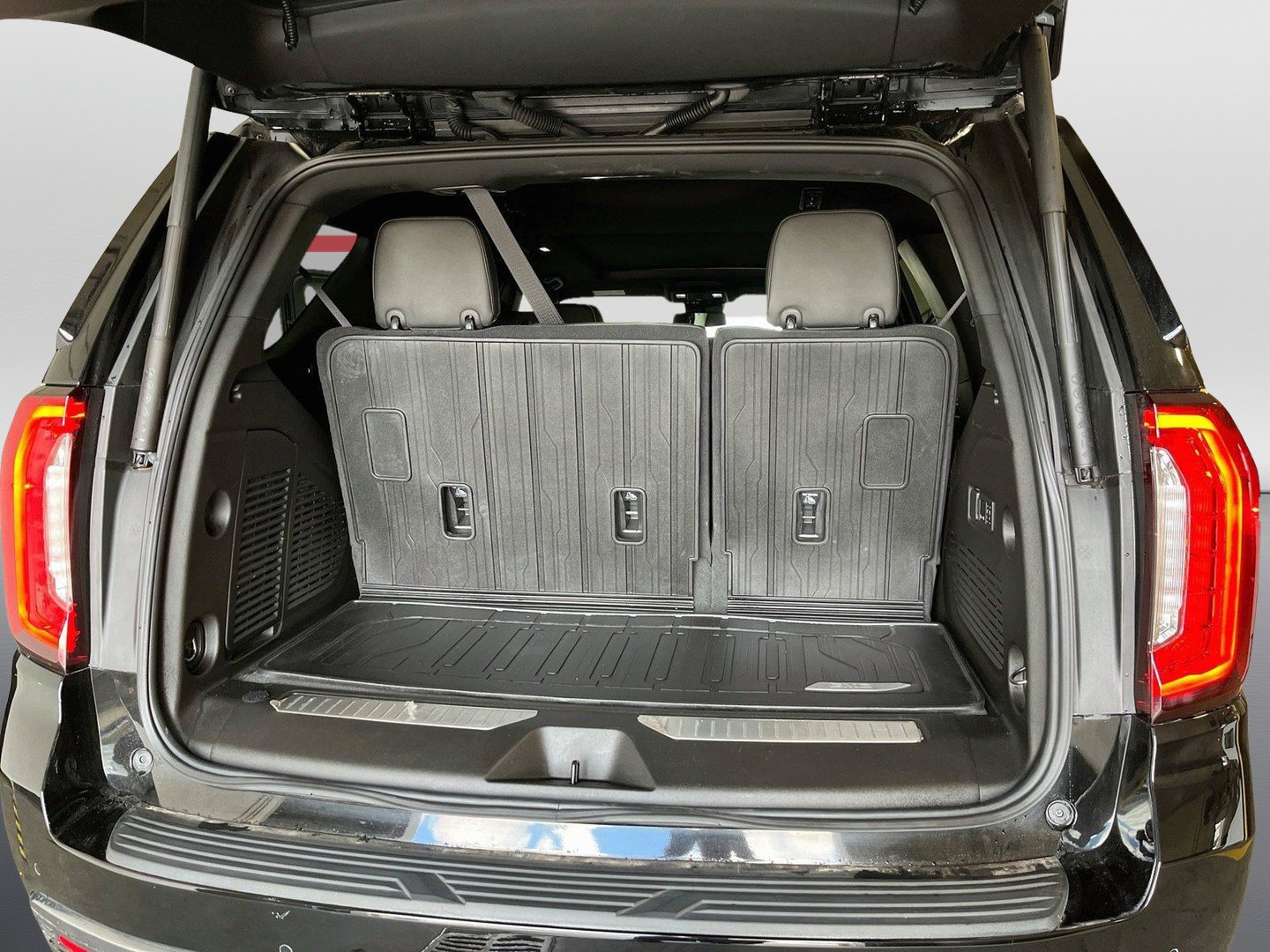 Used 2024 GMC Yukon AT4 AWD/4WD image 28