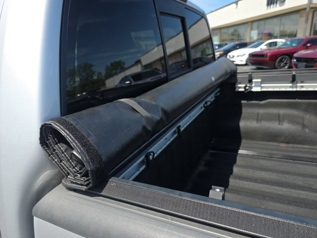 Used 2015 Nissan Frontier SL w/ Moonroof Package AWD/4WD image 55