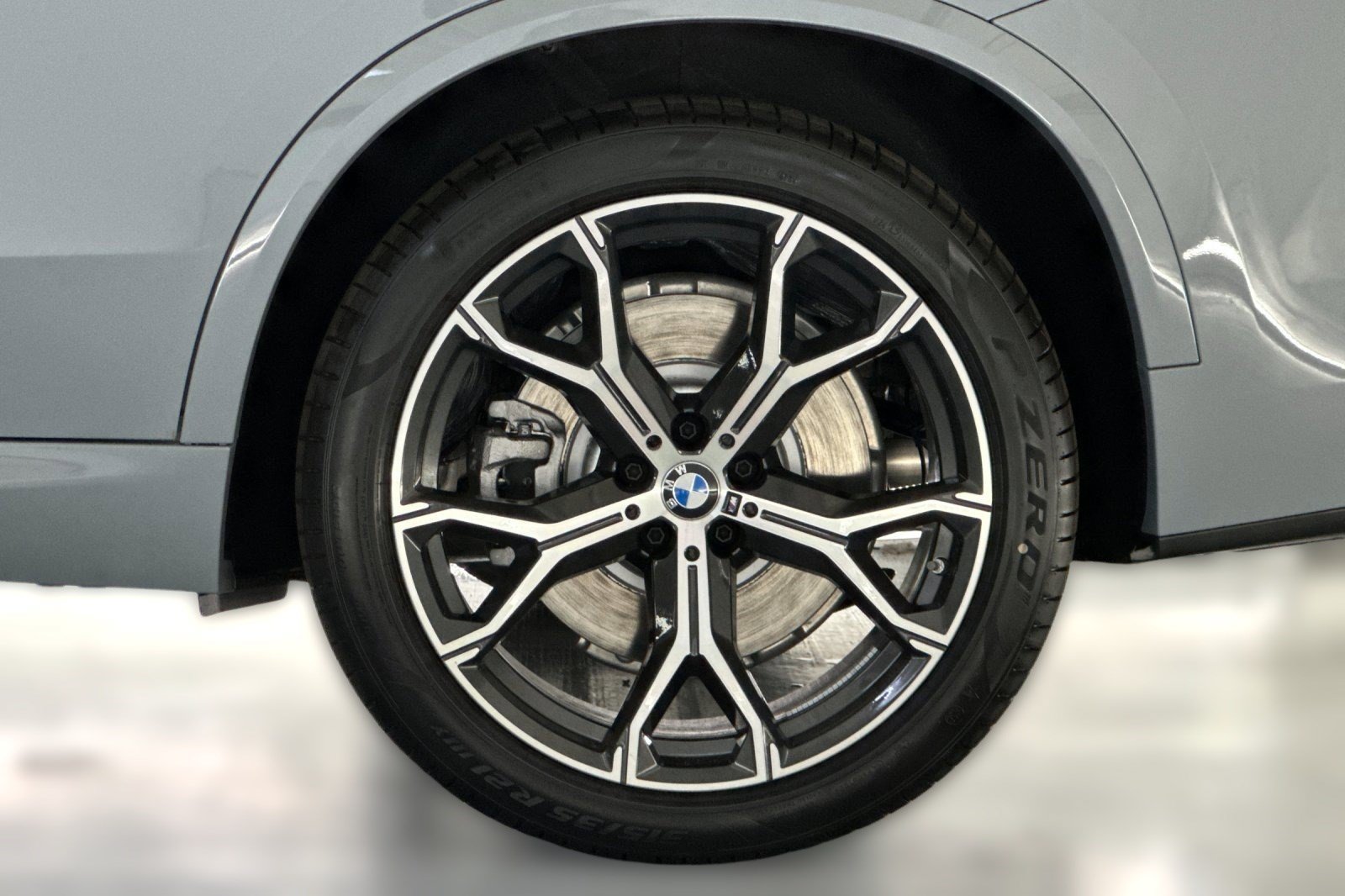 Used 2026 BMW X5 xDrive50e w/ M Sport Package AWD/4WD image 11