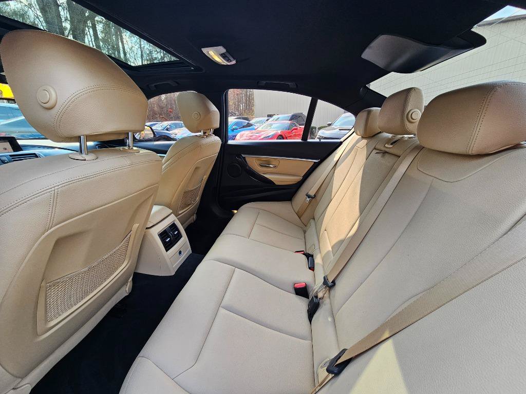 Used 2018 BMW 330i xDrive Sedan w/ Premium Package AWD/4WD image 22