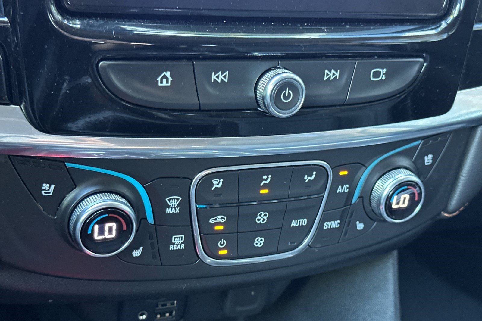 Used 2020 Chevrolet Traverse Premier w/ Redline Edition image 26