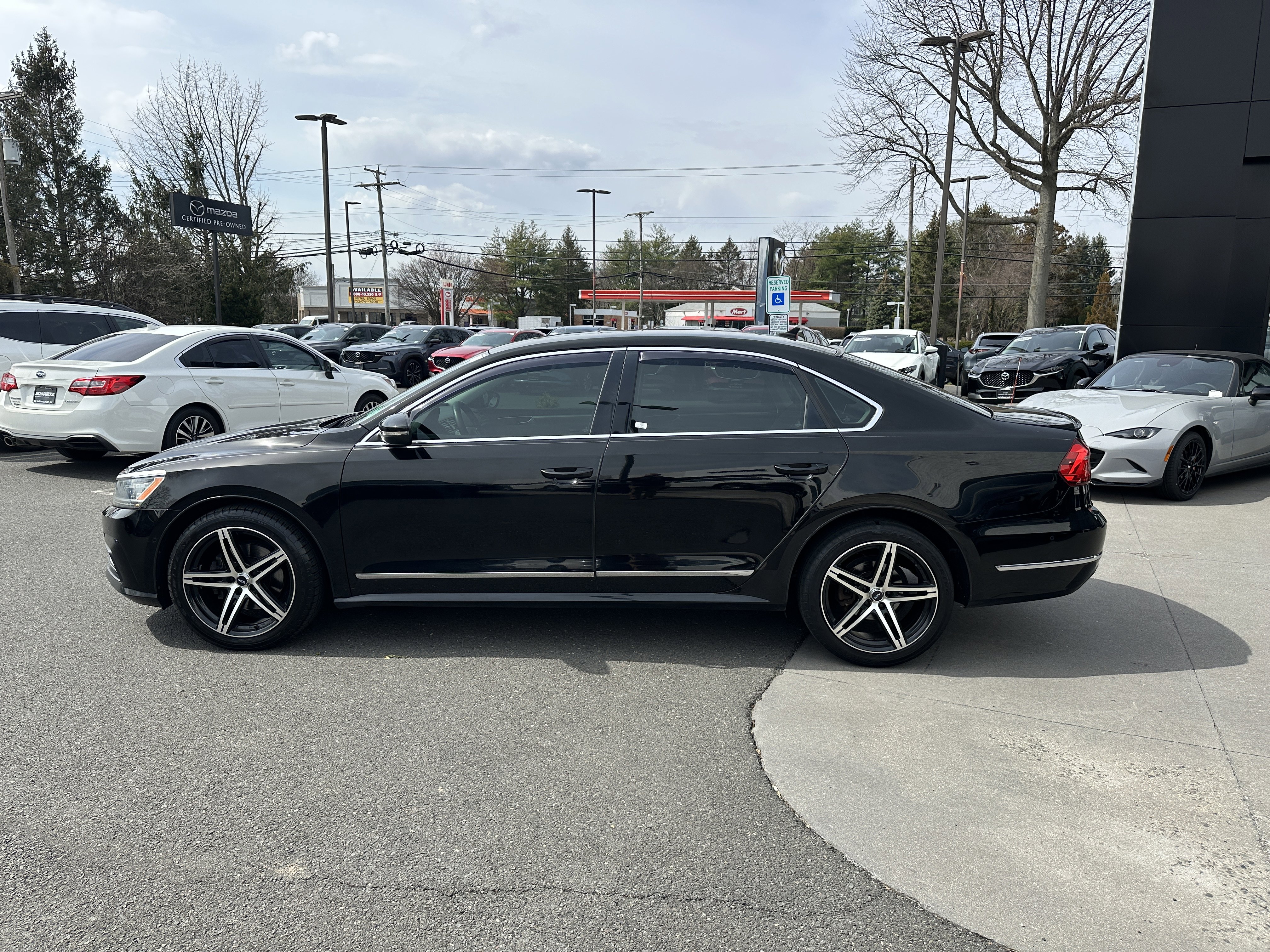 Used 2016 Volkswagen Passat 1.8T SEL Premium image 3