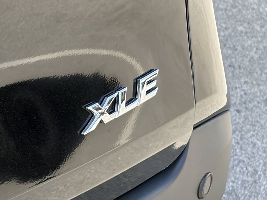 Used 2026 Toyota Sienna XLE FWD image 6