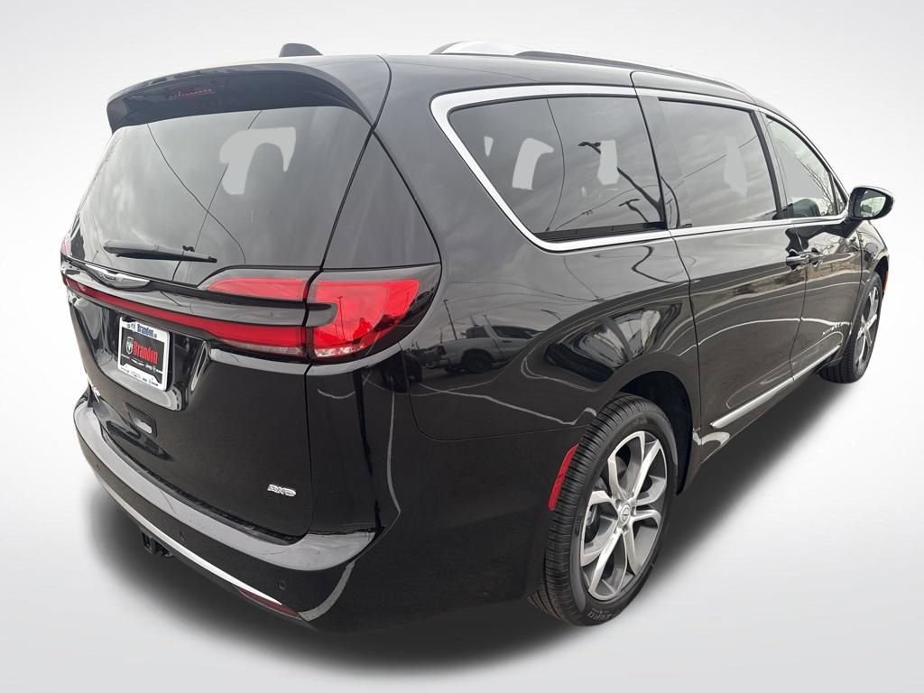 New 2026 Chrysler Pacifica Pinnacle image 5