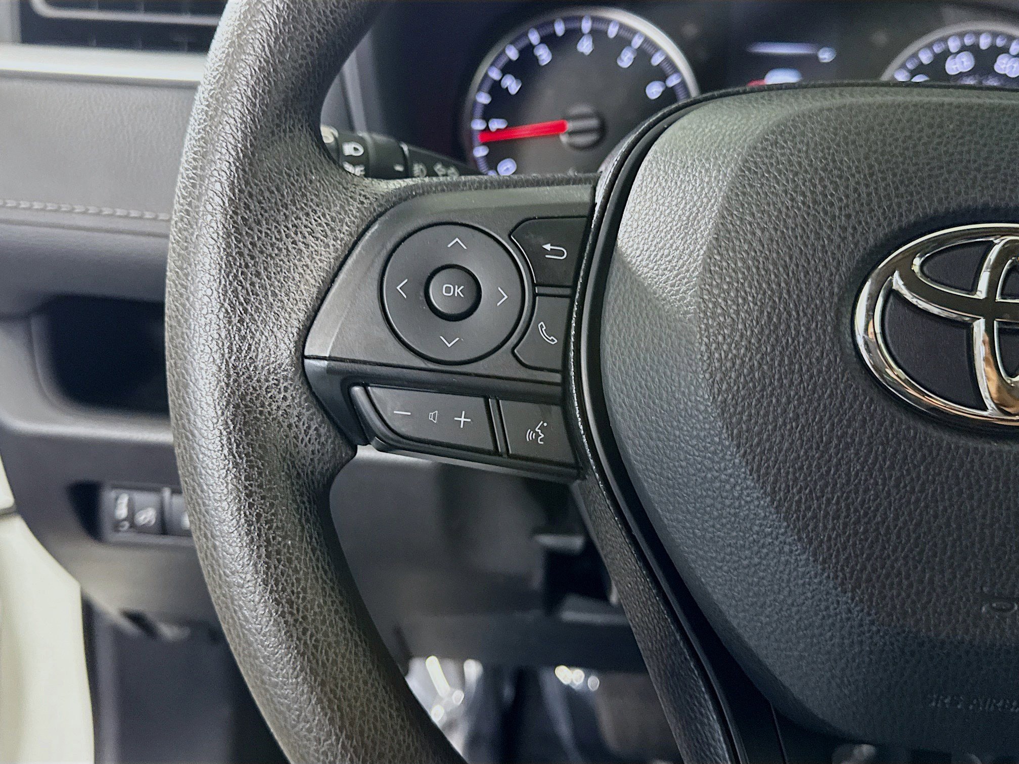 Used 2021 Toyota RAV4 XLE image 14