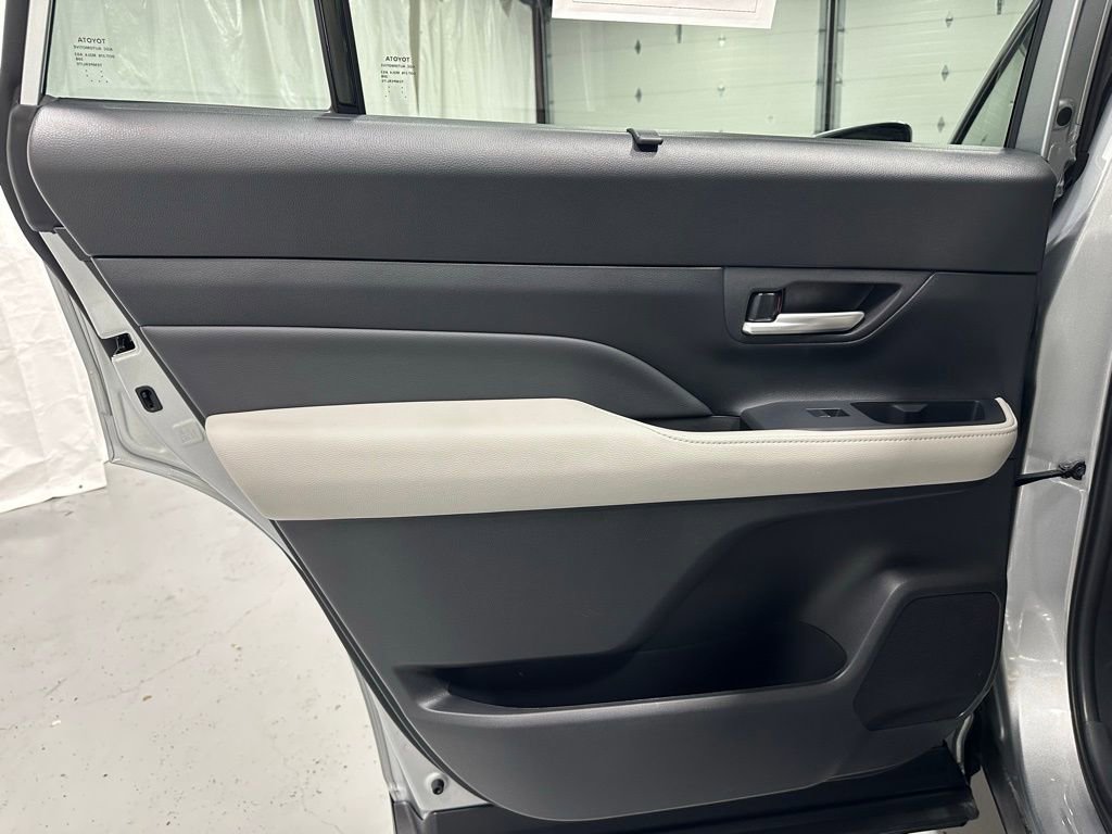 Used 2025 Toyota Grand Highlander AWD image 43