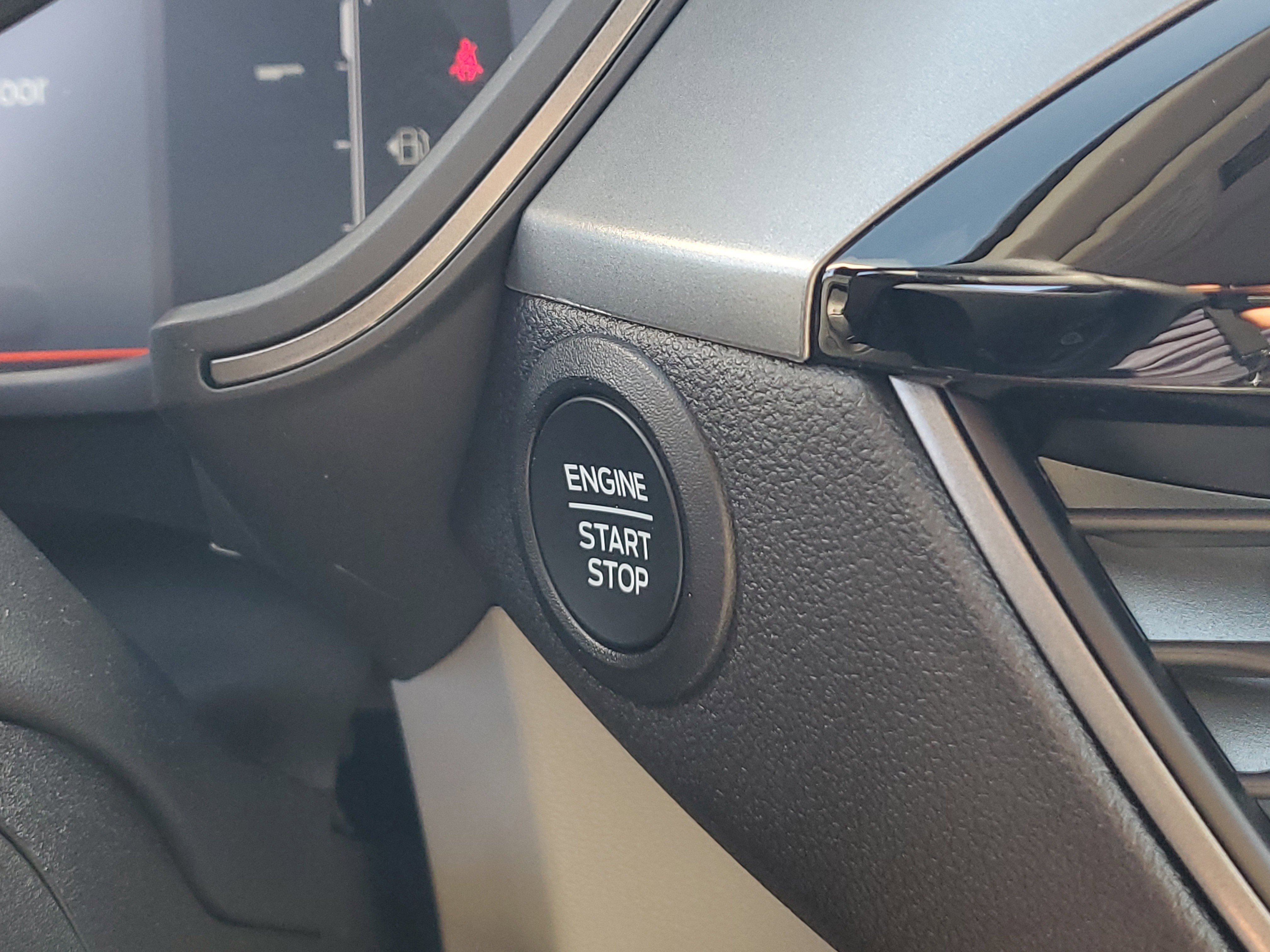 Used 2025 Ford Escape Active image 13