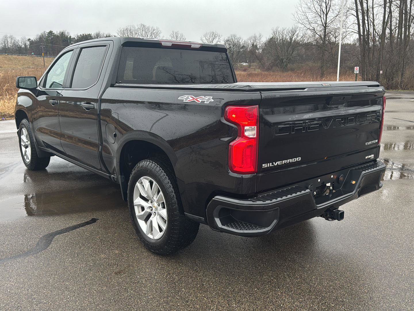 Used 2021 Chevrolet Silverado 1500 Custom image 3