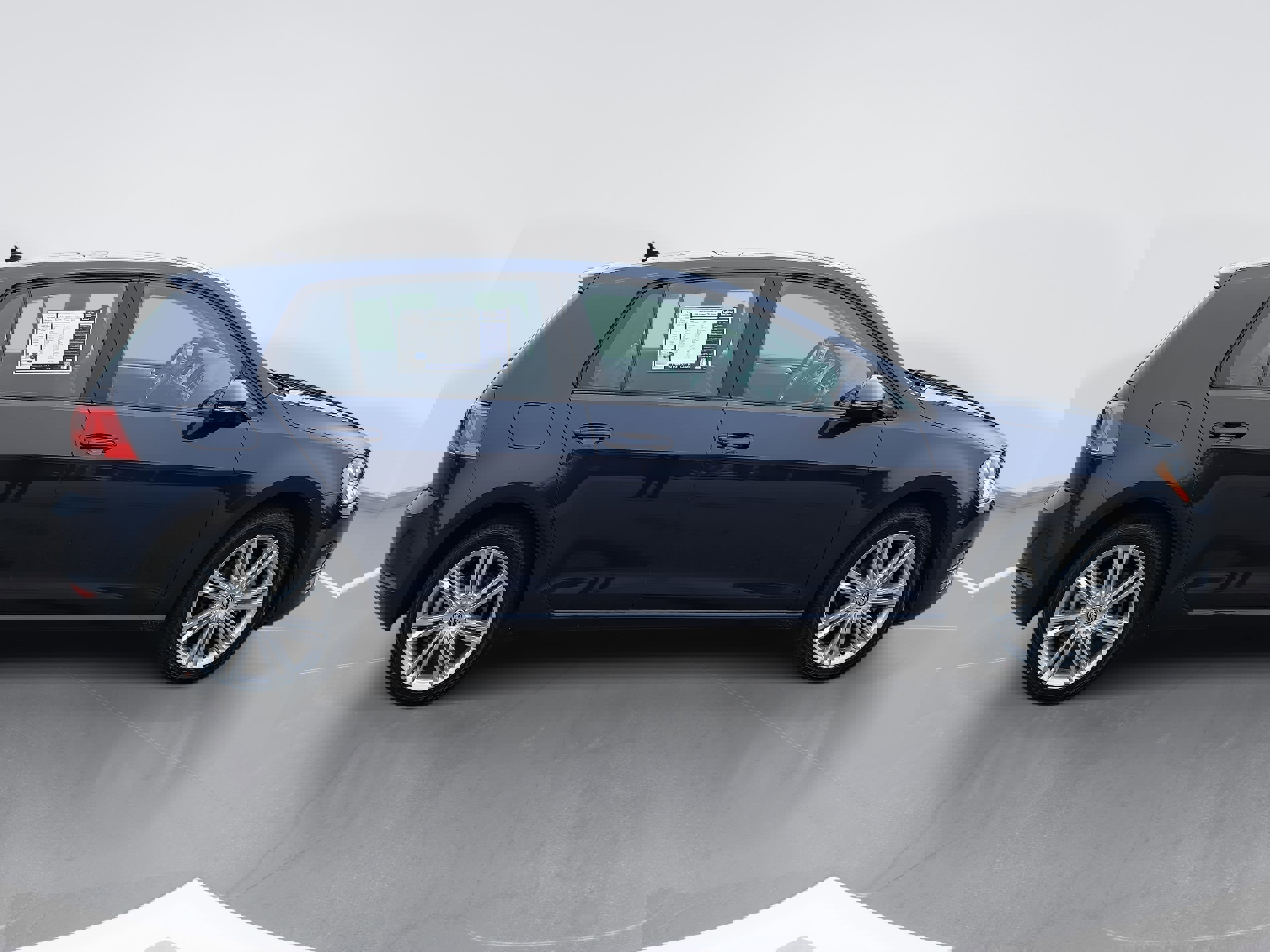 Used 2016 Volkswagen Golf SE image 2