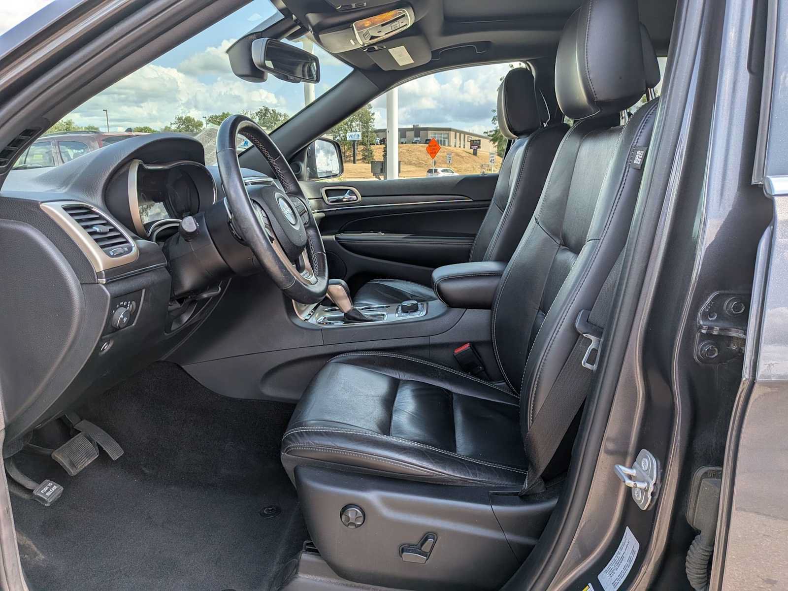 Used 2016 Jeep Grand Cherokee Limited AWD/4WD image 15