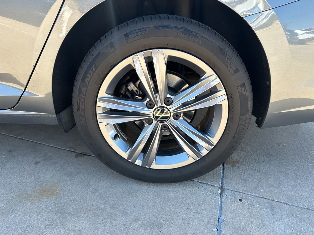 Used 2024 Volkswagen Jetta SE image 8