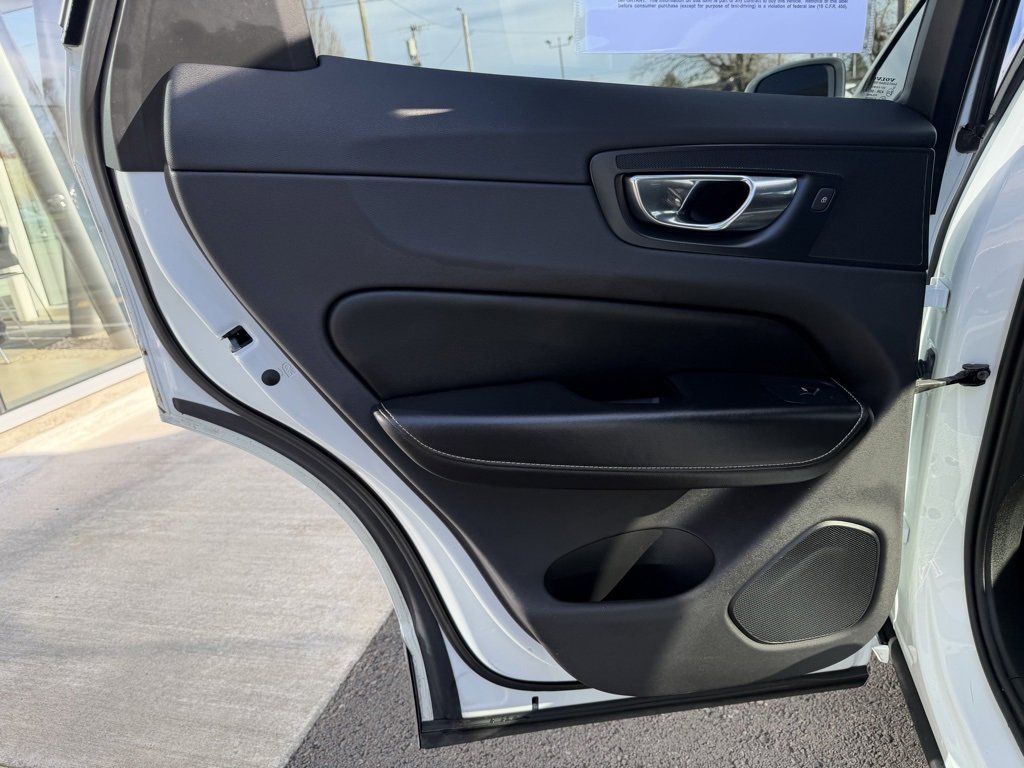 Used 2018 Volvo XC60 T6 R-Design w/ Convenience Package image 29