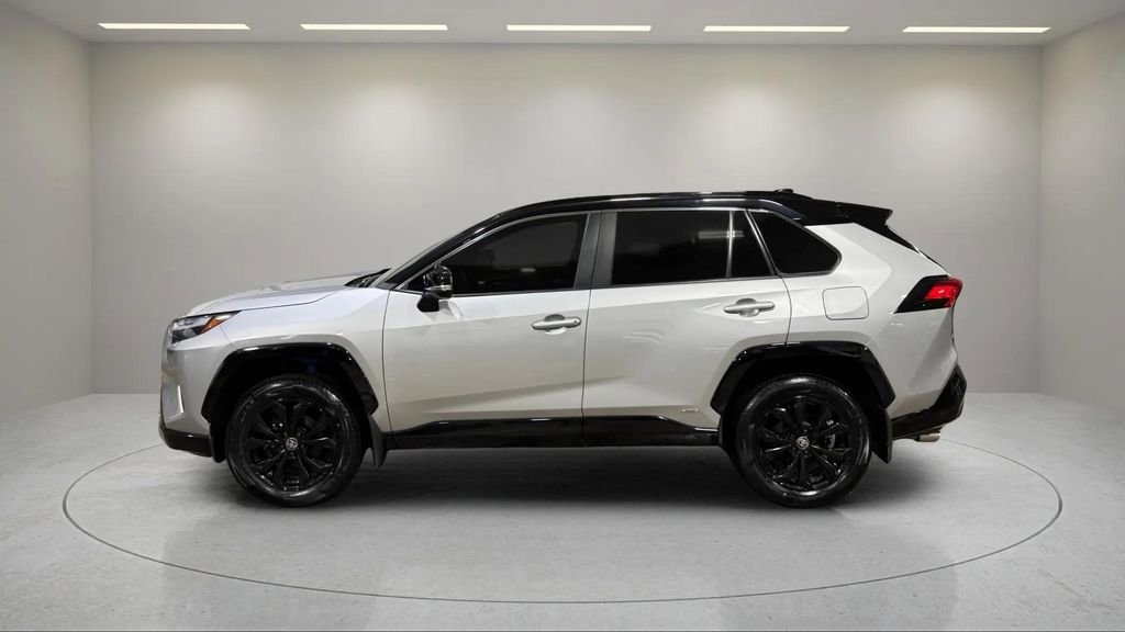 Used 2024 Toyota RAV4 XSE AWD/4WD image 17