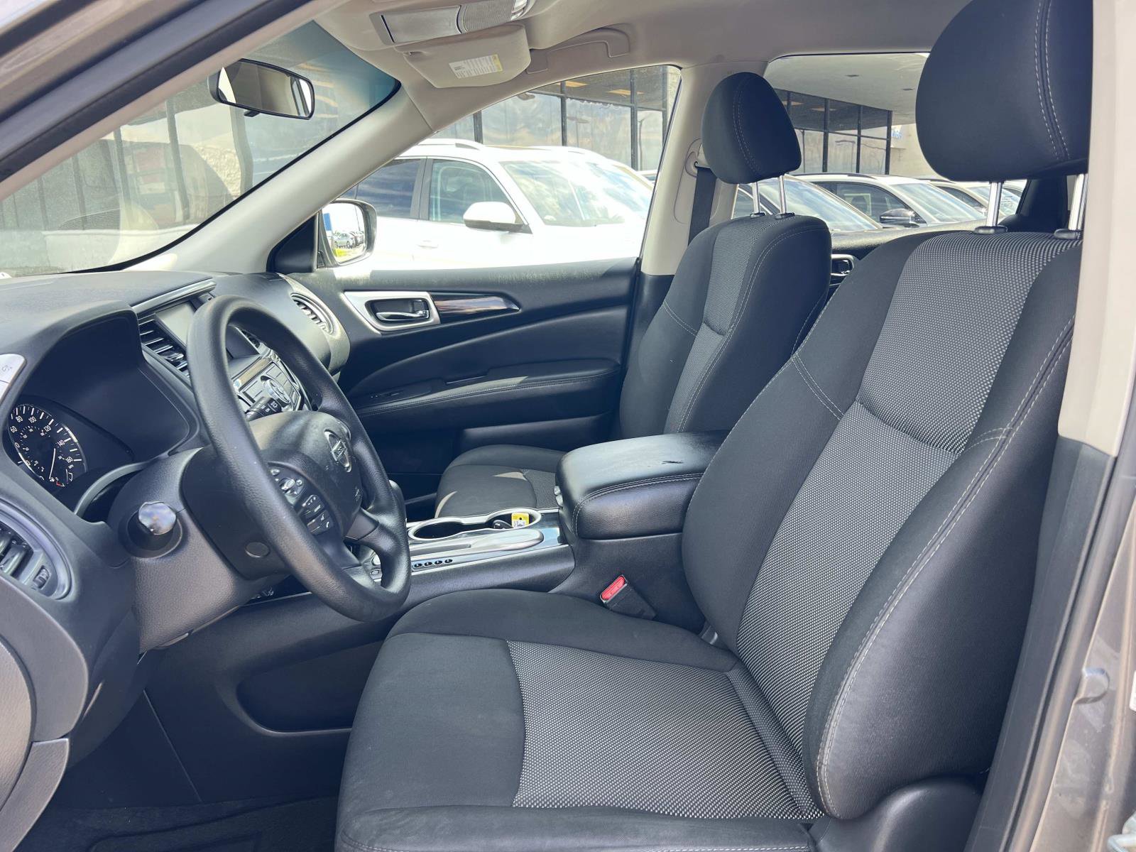 Used 2019 Nissan Pathfinder S image 21