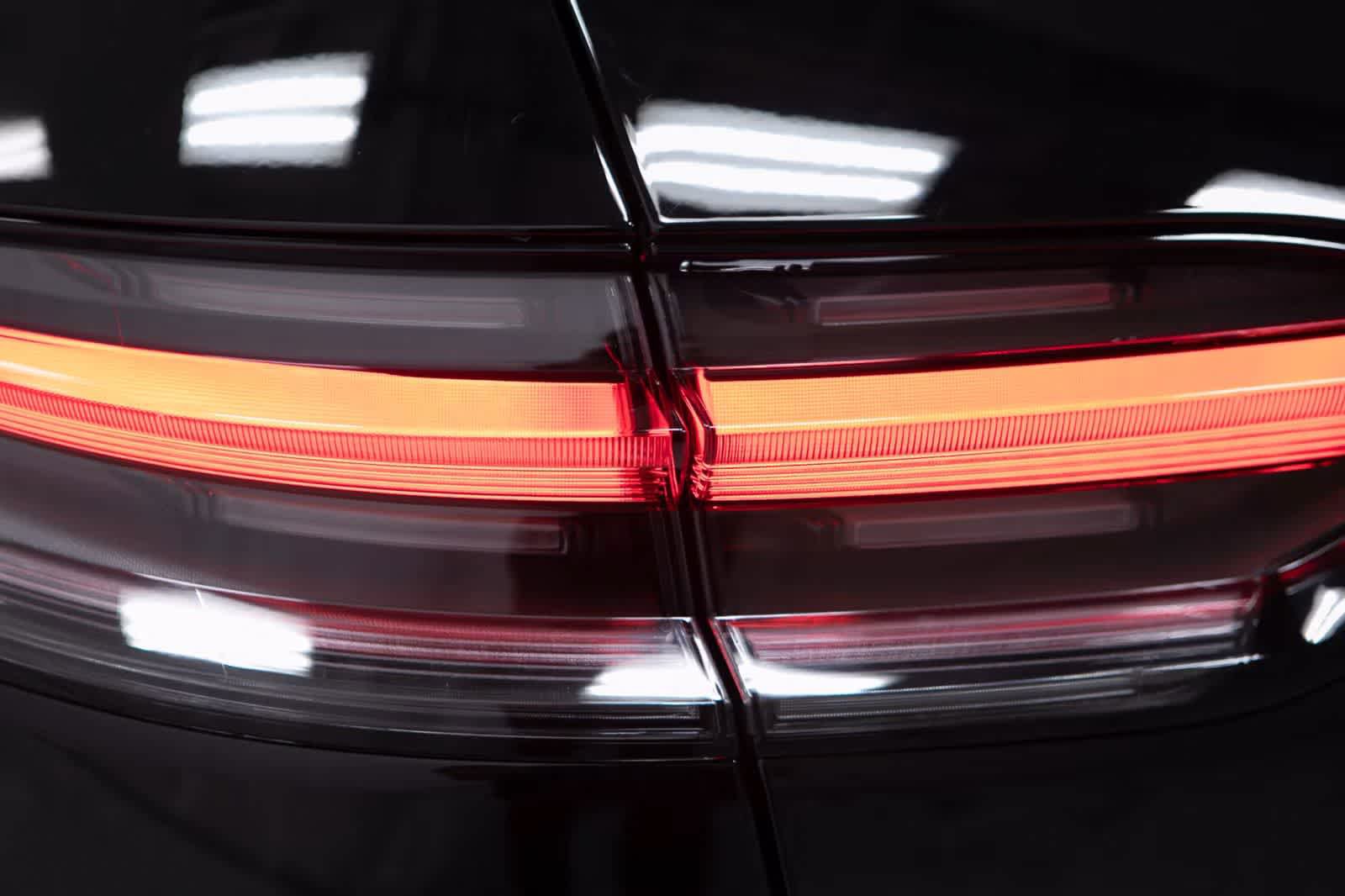 Certified 2026 Porsche Macan AWD/4WD image 18