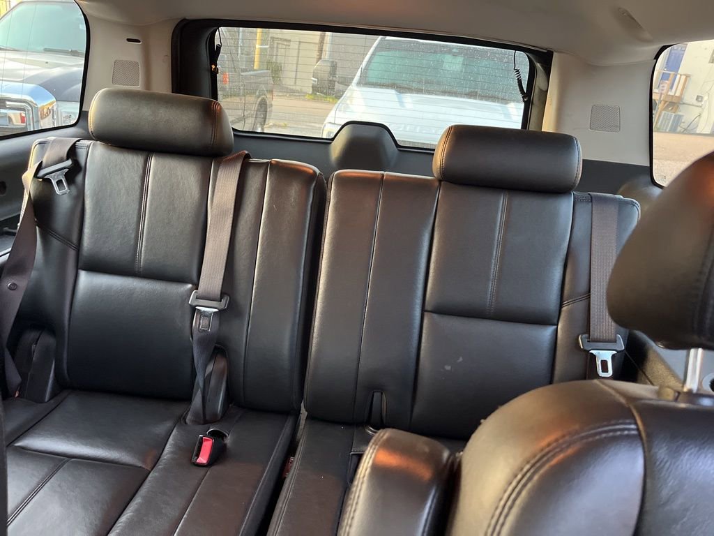 Used 2009 Chevrolet Suburban LT w/ Luxury Package RWD image 12