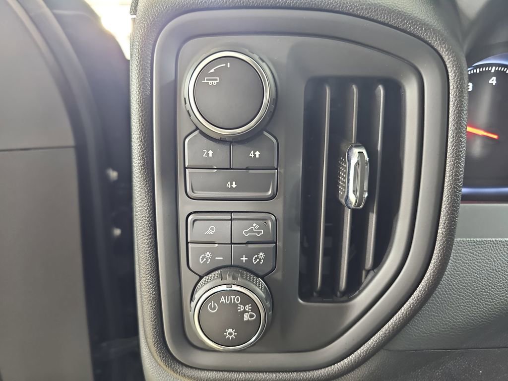 Certified 2024 Chevrolet Silverado 2500 Custom w/ Custom Value Package image 30