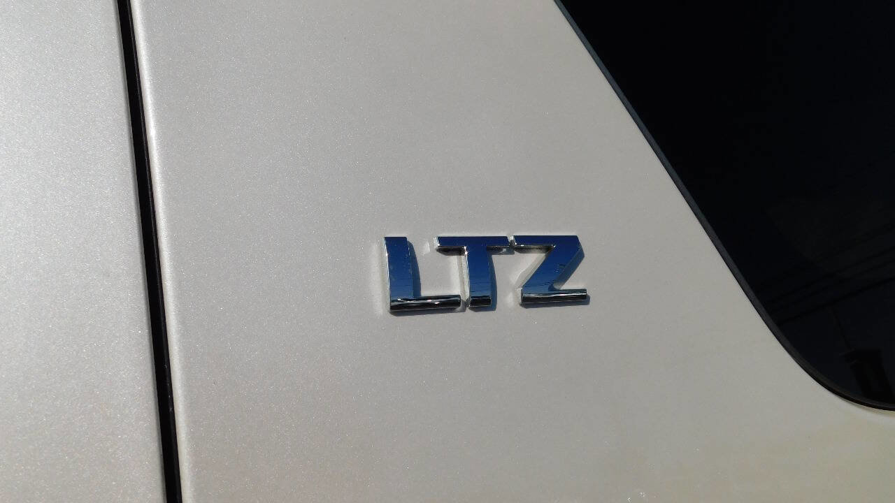 Used 2013 Chevrolet Suburban LTZ image 19