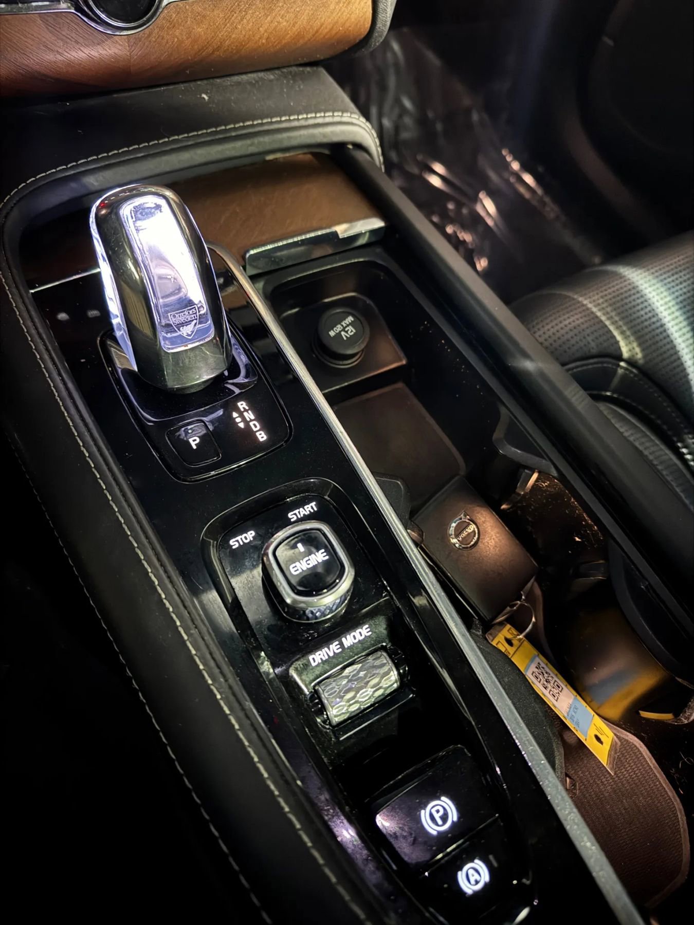 Used 2016 Volvo XC90 T8 Inscription w/ Protection Package Plus image 23