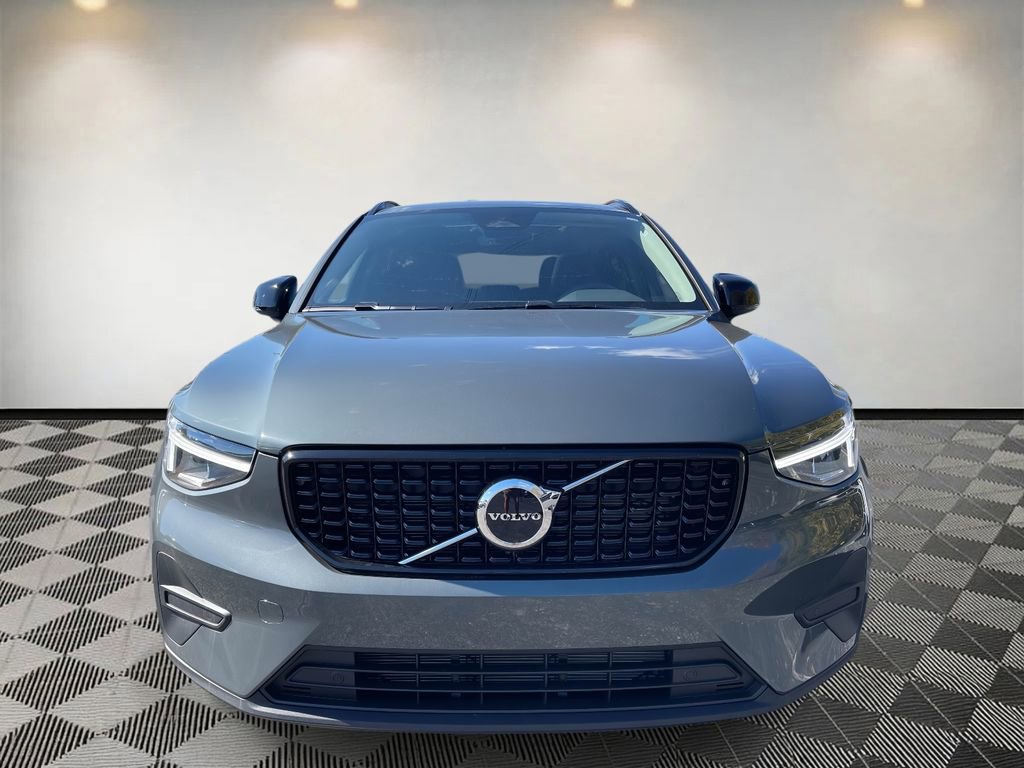 New 2026 Volvo XC40 B5 Core w/ Climate Package image 8