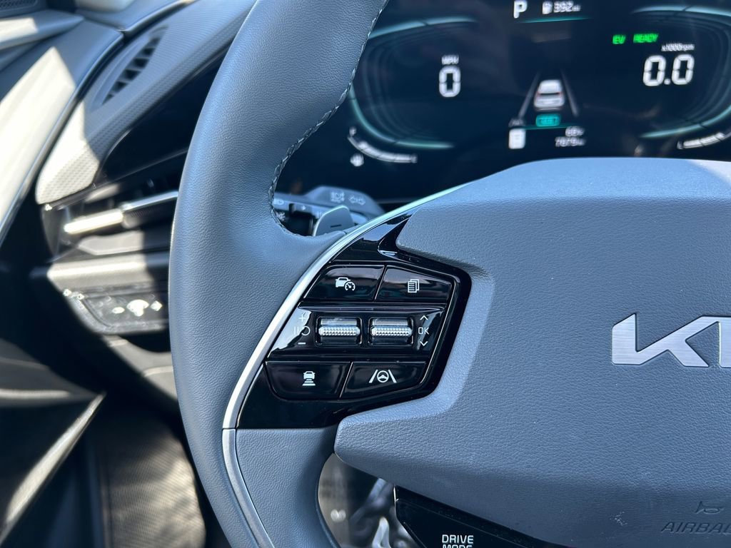 Used 2024 Kia Niro SX image 17