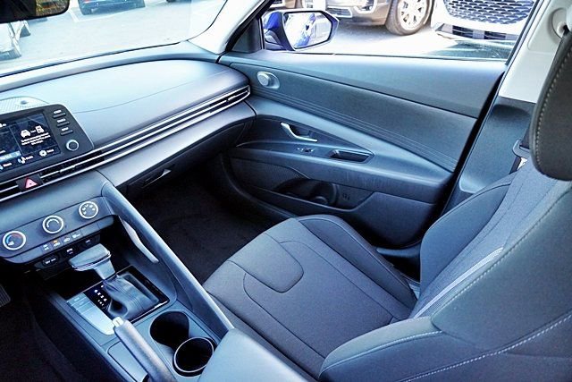 Certified 2025 Hyundai Elantra SE w/ Cargo Package image 20