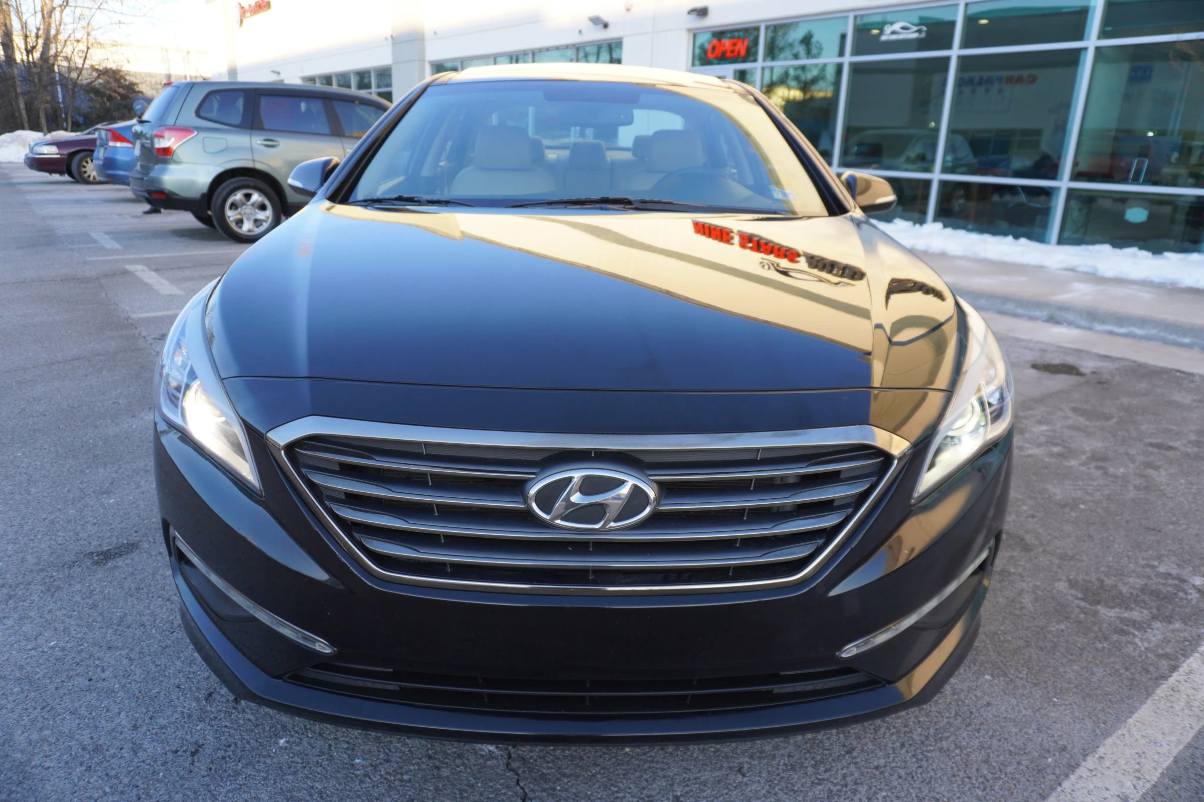 Used 2015 Hyundai Sonata Limited w/ Option Group 05 image 2