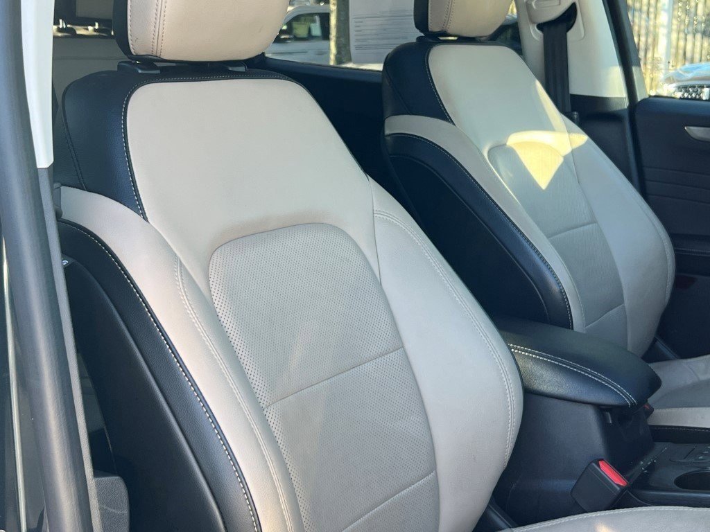 Used 2022 Ford Escape Titanium w/ Class II Trailer Tow Package image 9