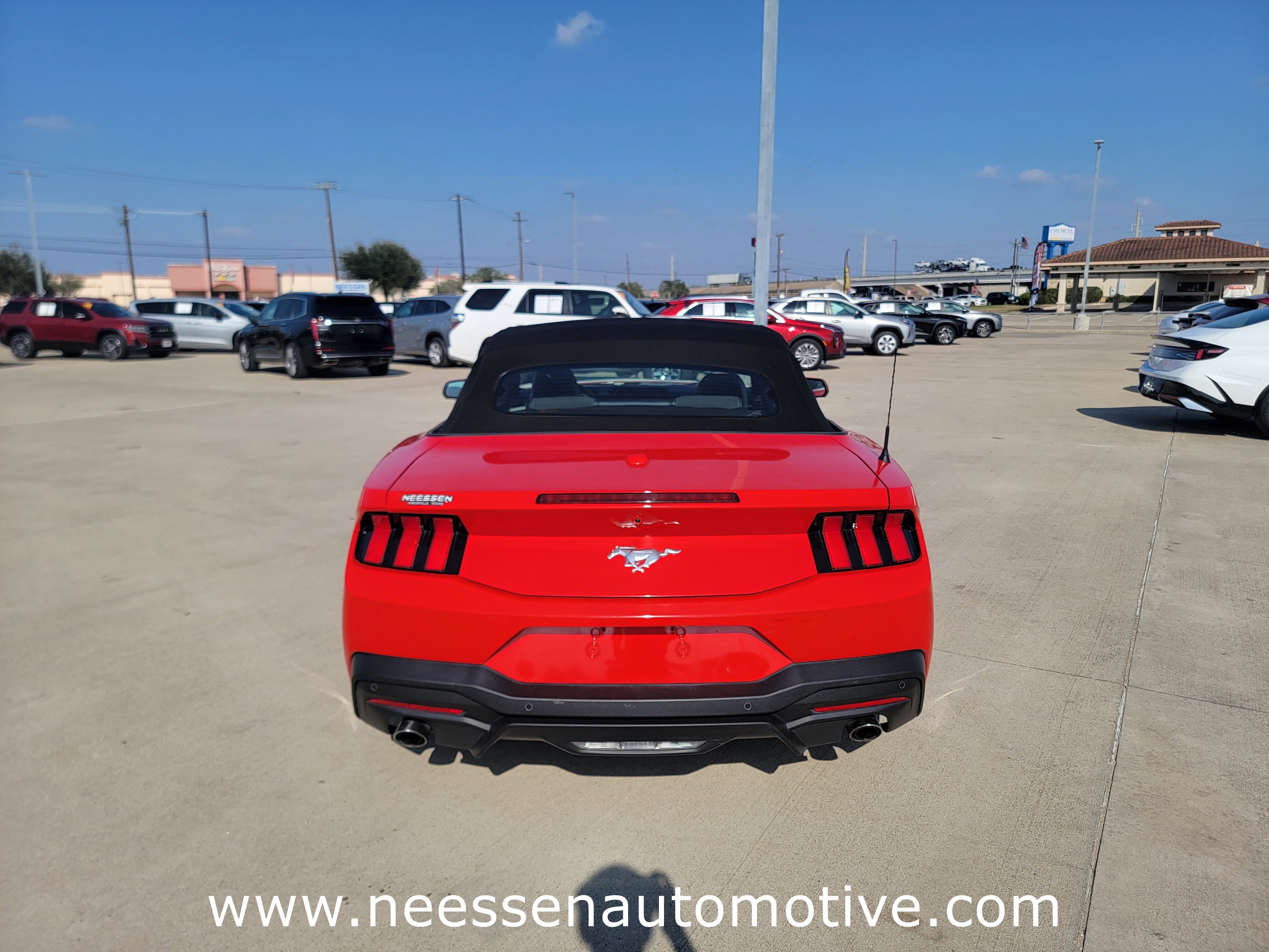Used 2024 Ford Mustang Convertible image 6