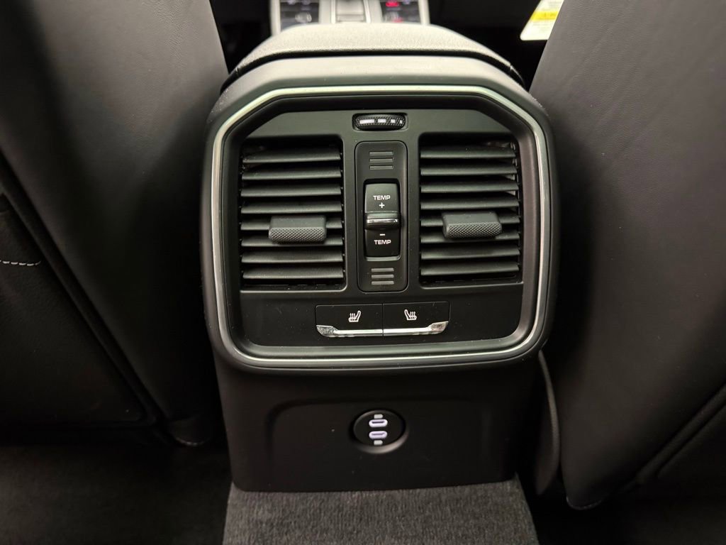 Used 2024 Porsche Macan image 29