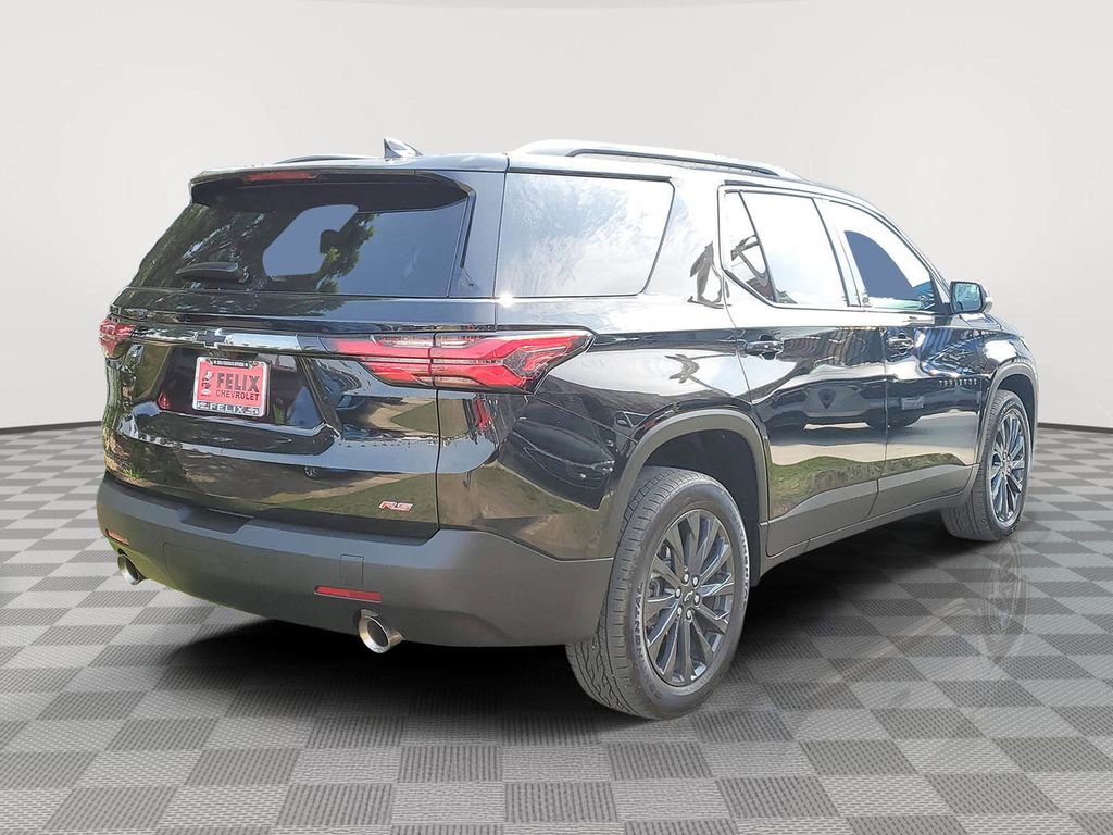 Used 2023 Chevrolet Traverse RS image 3
