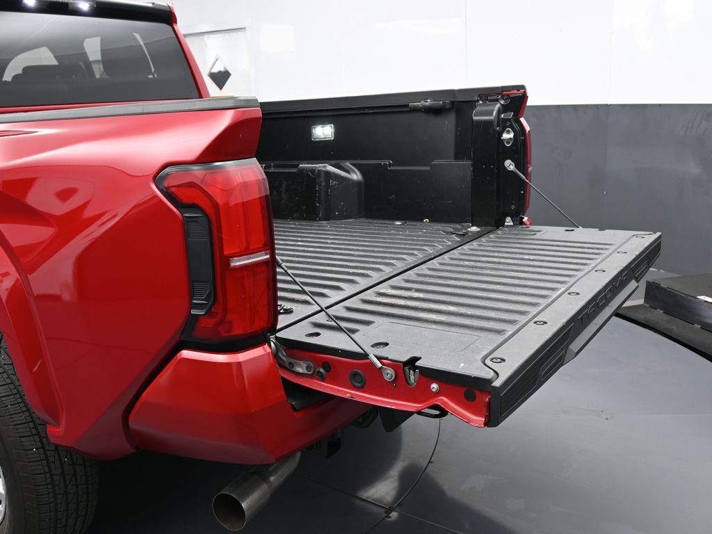 Used 2025 Toyota Tacoma SR5 image 40