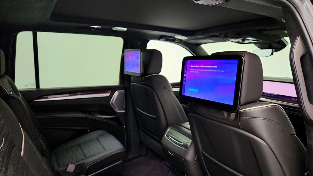 Used 2025 Cadillac Escalade ESV Sport Platinum AWD/4WD image 25