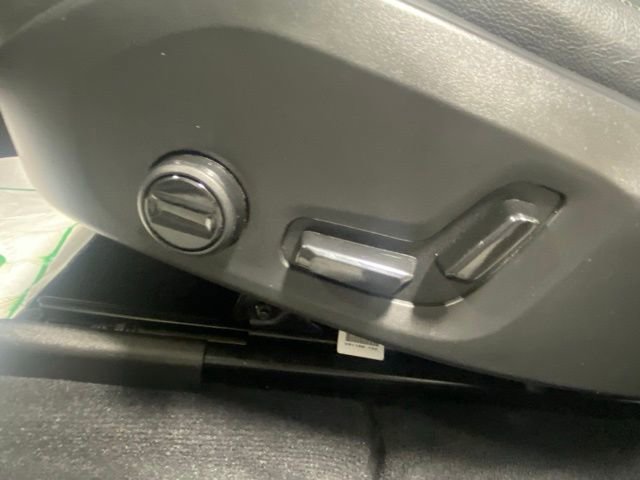 Certified 2025 Volvo XC60 B5 Core image 12