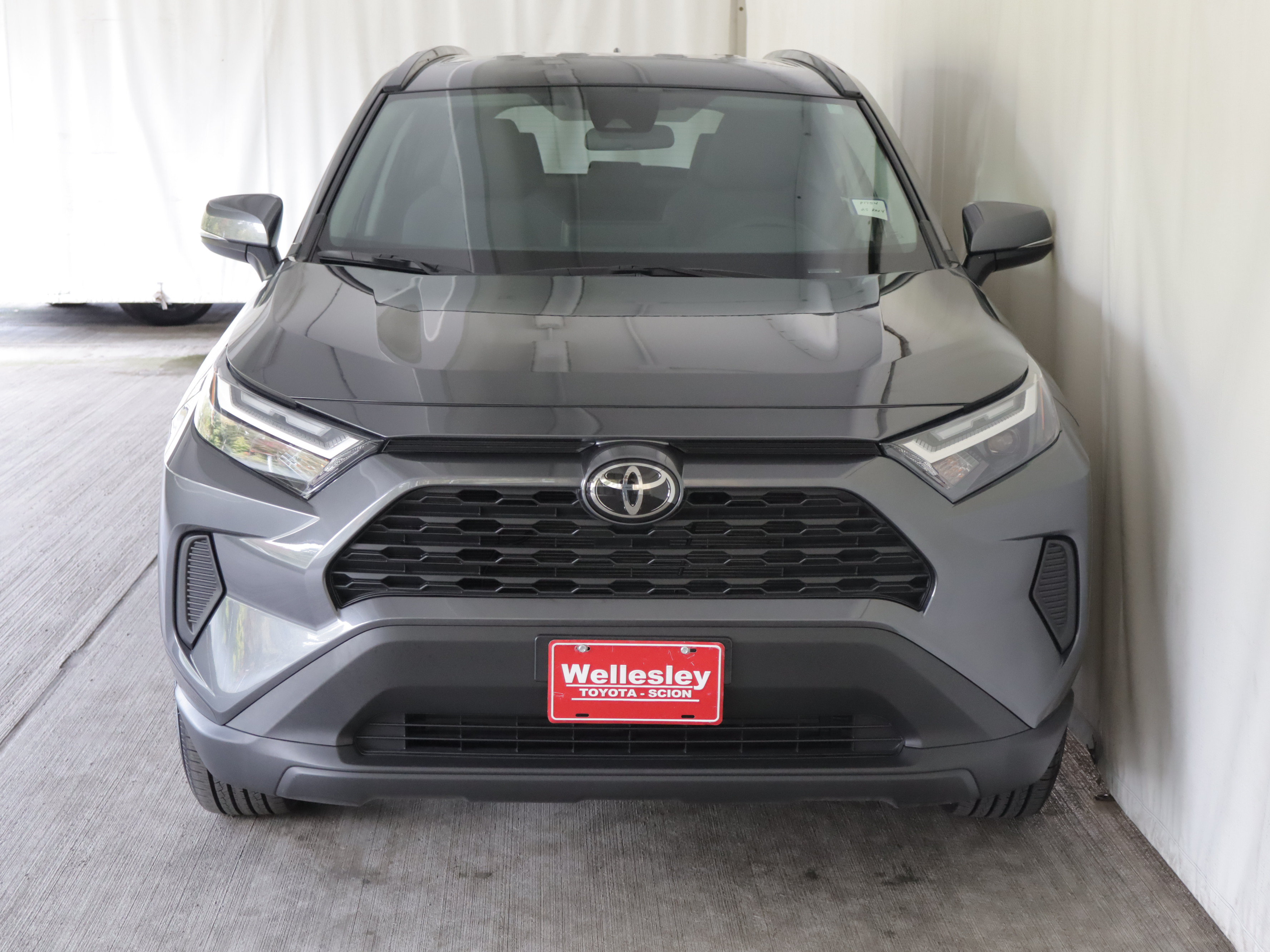 Used 2025 Toyota RAV4 XLE AWD/4WD image 3