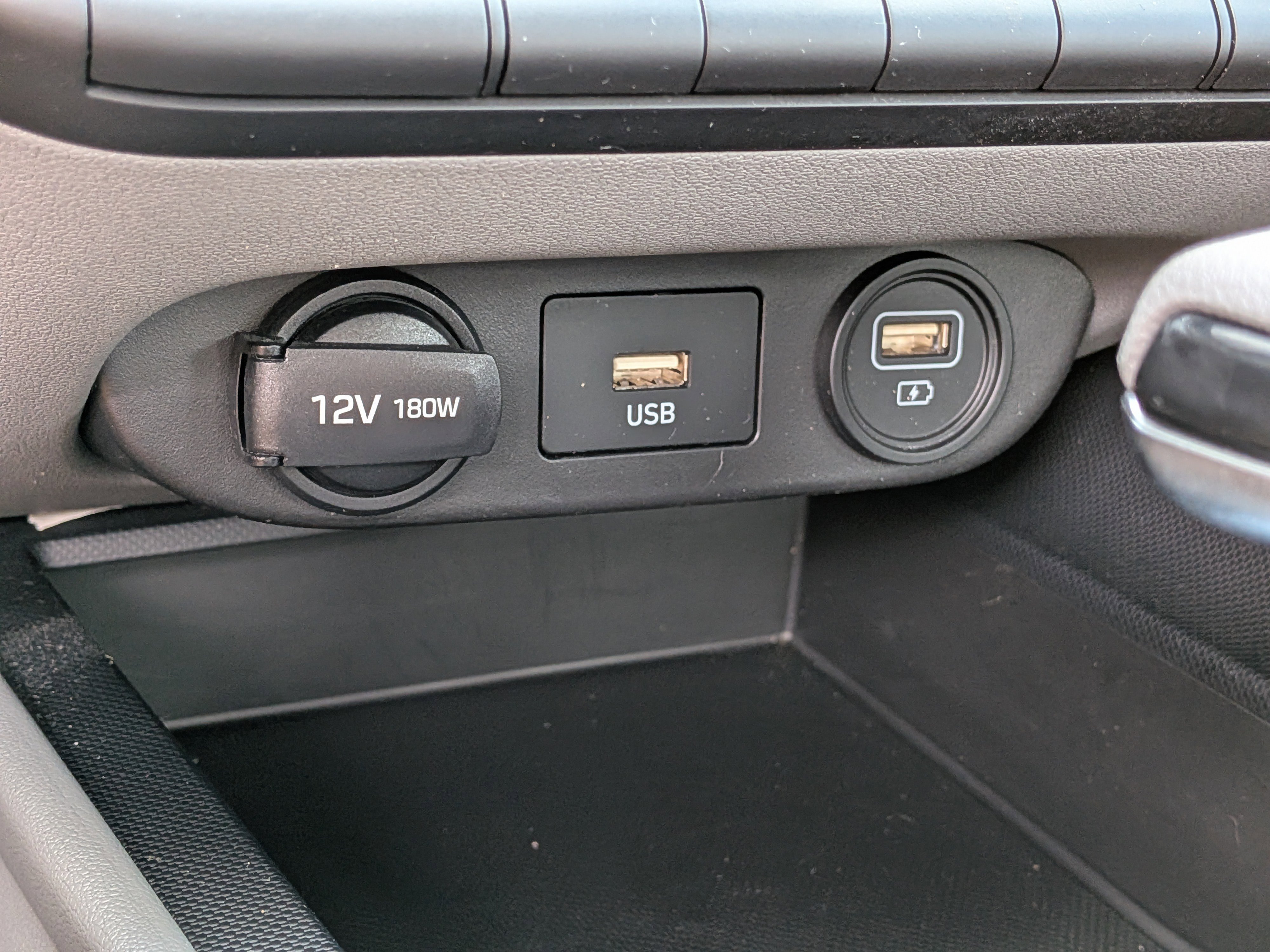 Used 2021 Hyundai Elantra SE w/ Preferred Accessory Package FWD image 27