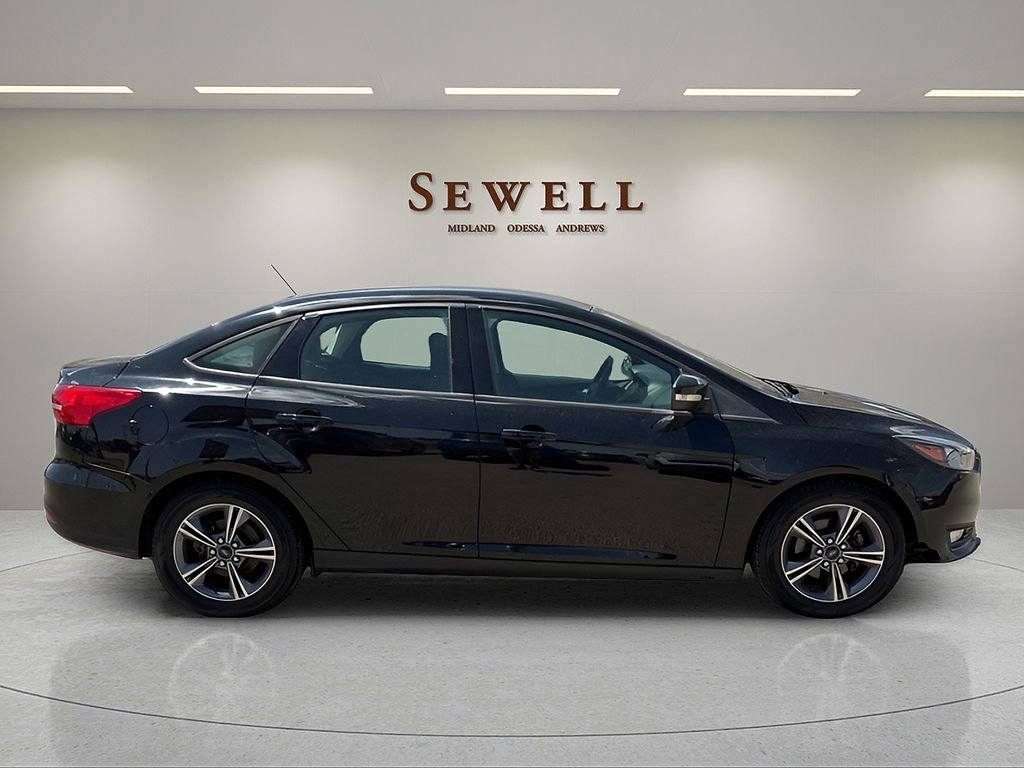 Used 2018 Ford Focus SE w/ SE Appearance Package FWD image 6