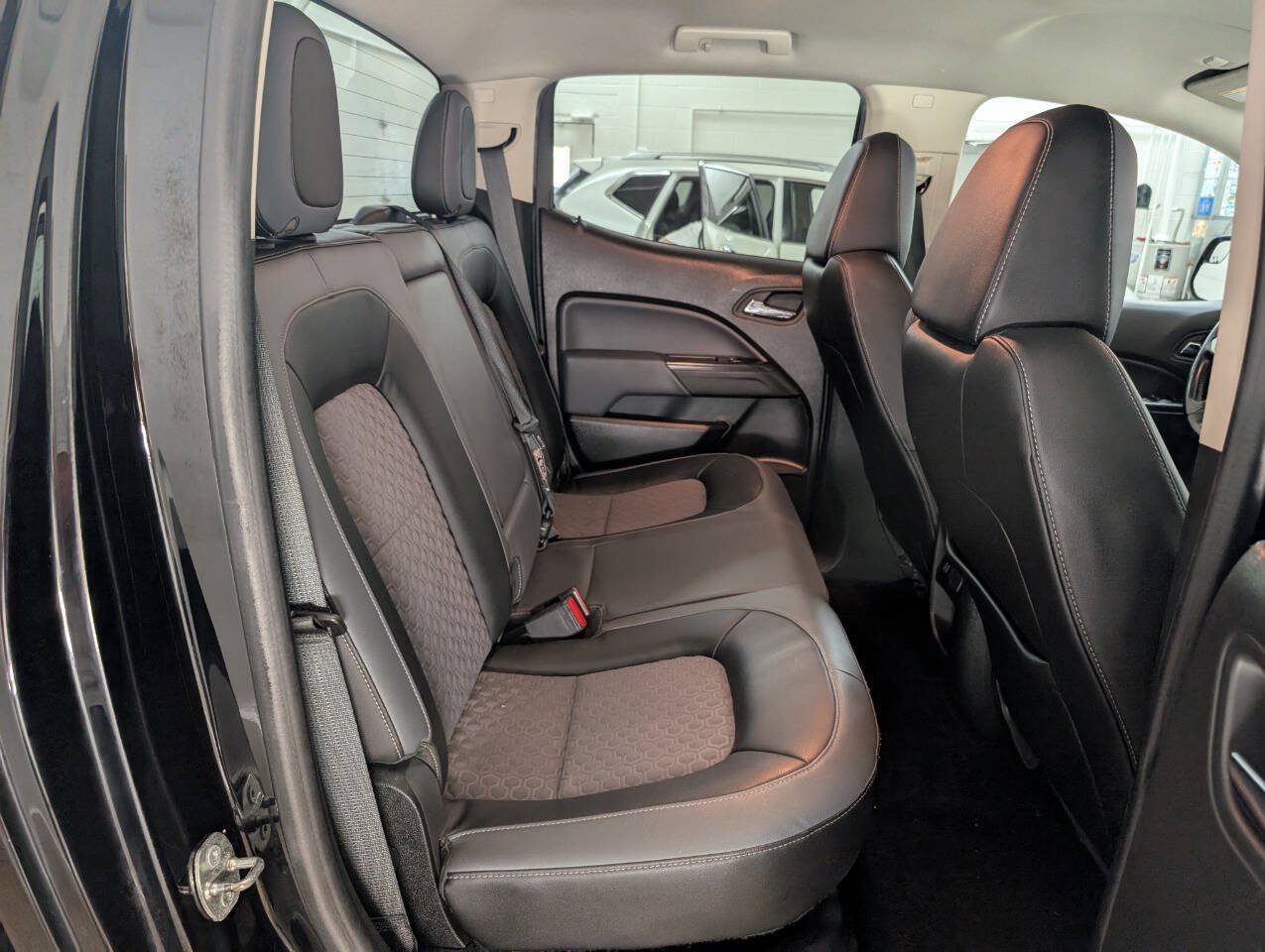 Used 2015 Chevrolet Colorado Z71 AWD/4WD image 16