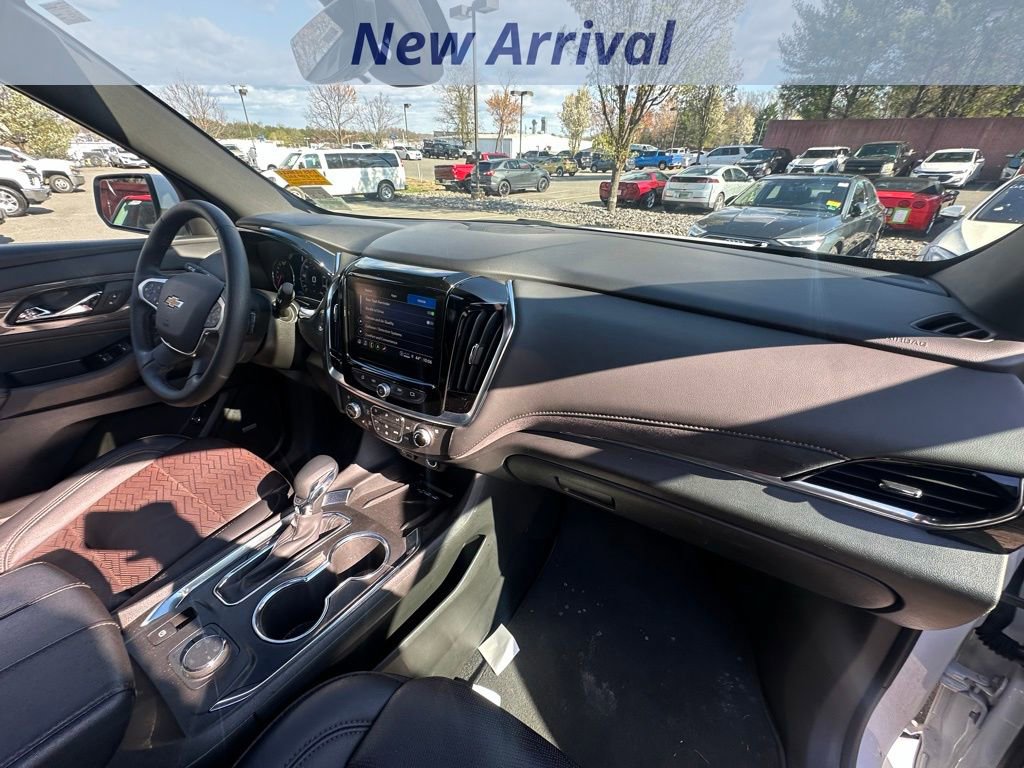 Used 2024 Chevrolet Traverse High Country image 3