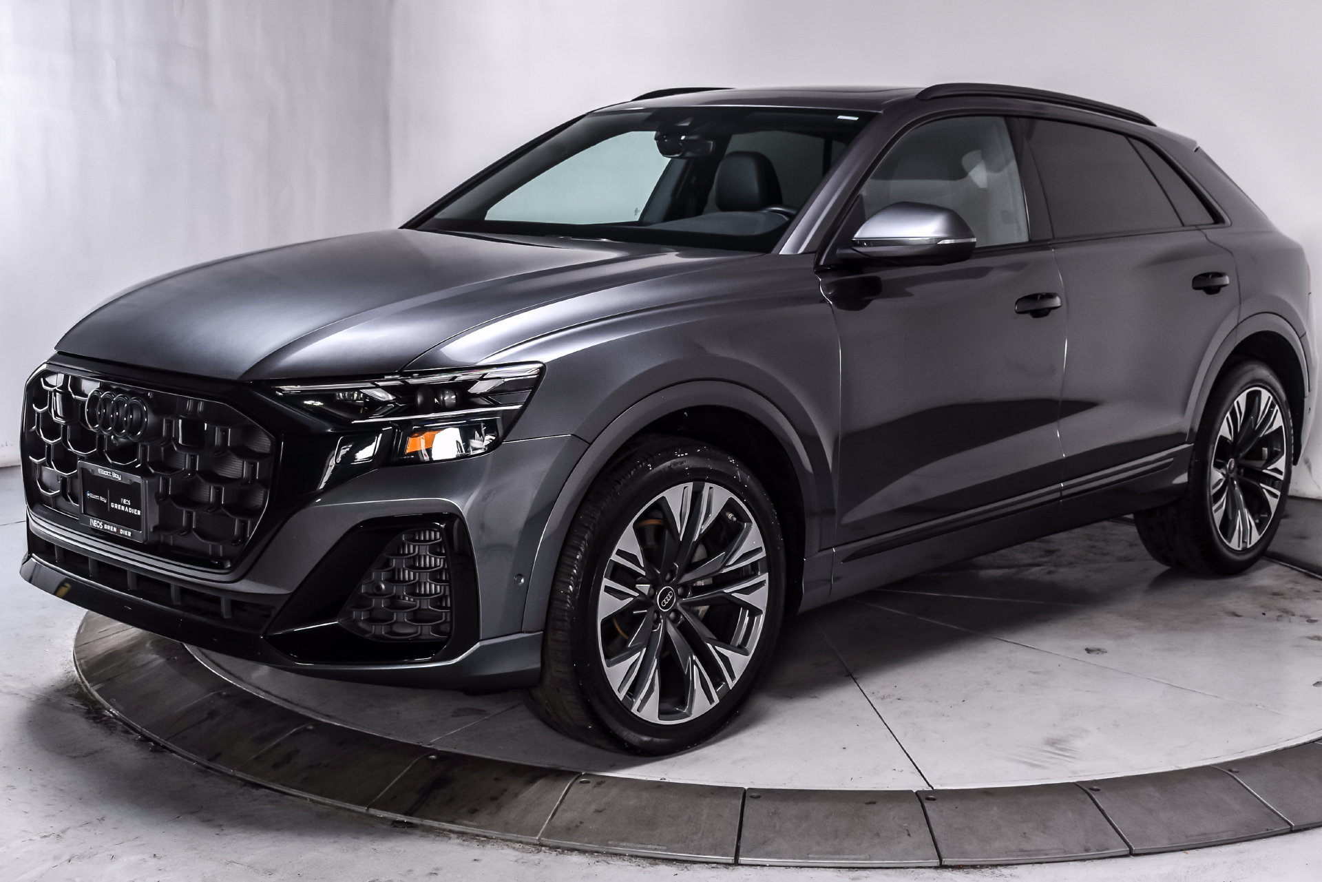 Used 2025 Audi Q8 Premium Plus AWD/4WD image 3